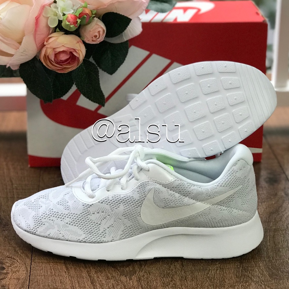 NWT Nike Tanjun ENG White WMNS - Picture 2 of 6